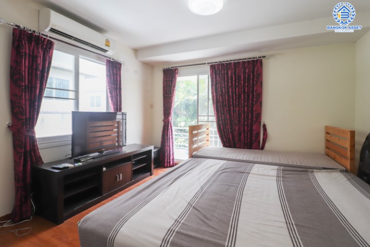 *****บ้านแฝดมือสองย่านนนทบุรี ม.โฮมเพลส วงแหวน-รัตนาธิเบศร์ หลังมุม! เนื้อที่กว้างขวางมากถึง 43.10 ตร.ว. ฟังก์ชัน 3 ห้องนอน 2 ห้องน้ำ ที่จอดรถ 2 คัน ต่อเติมครบ พร้อมเข้าอยู่ ตั้งอยู่บนทำเลแห่งการเดินทาง ใกล้รถไฟฟ้าสายสีม่วง "สถานีคลองบางไผ่" และจุดขึ้นทางด่วน "กาญจนาภิเษก"